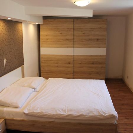 Suterenovy Apartman V Centre بييشتِني المظهر الخارجي الصورة